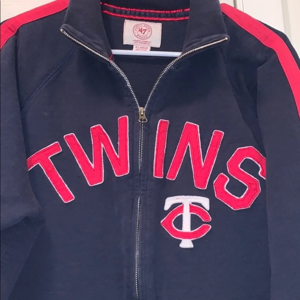 ⚠️Twins Jacket by 47 Size XL Pre Owned read below about damage 👇 - Picture 2 of 10